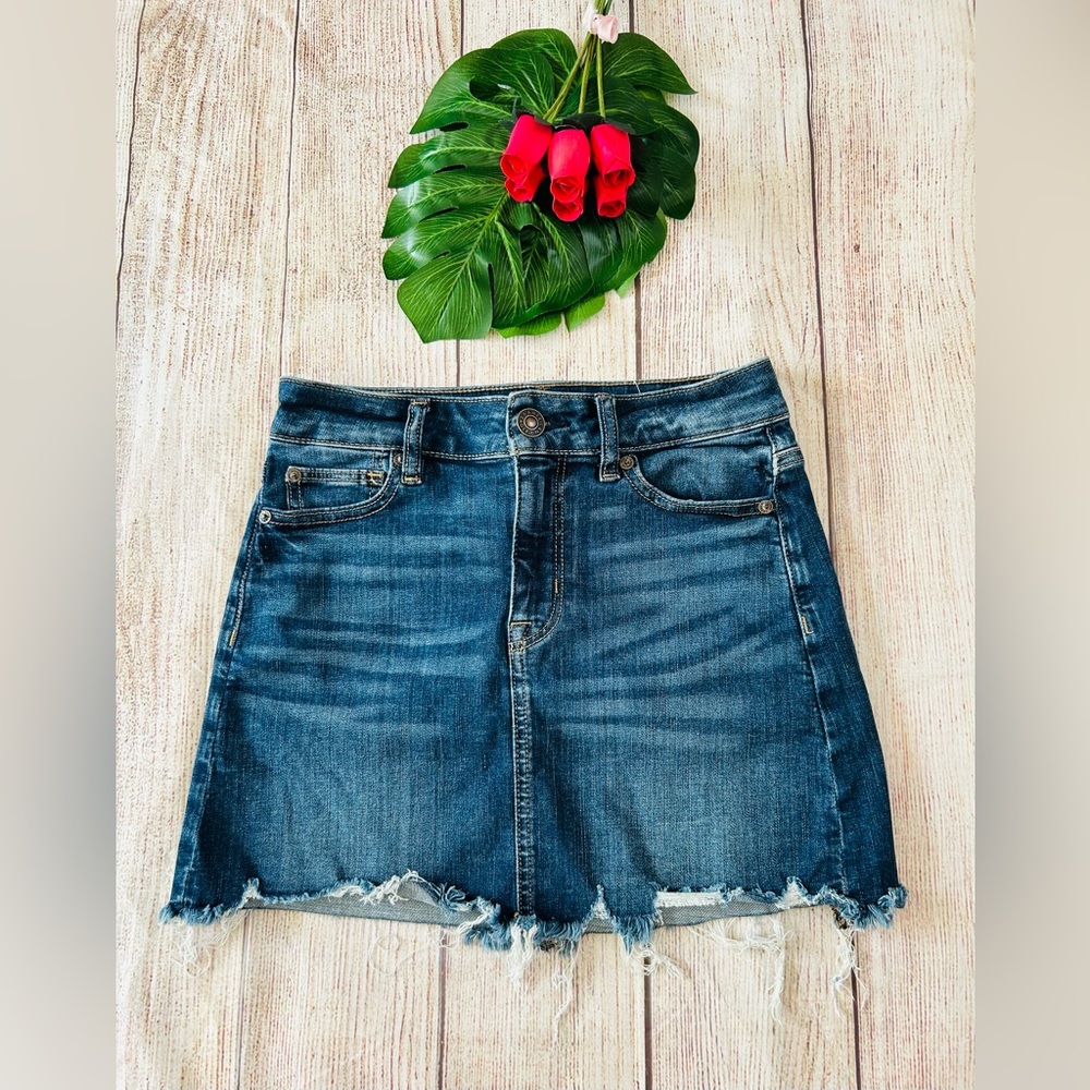 American Eagle Women’s Dark Wash High Rise Distressed Mini Denim Skirt Size 0